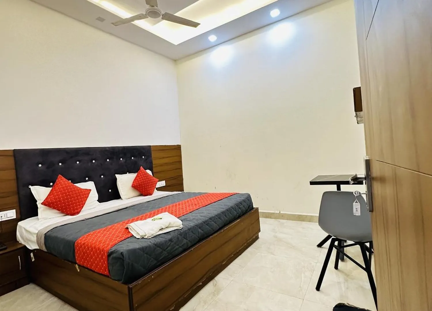 Hotel Agra White Town