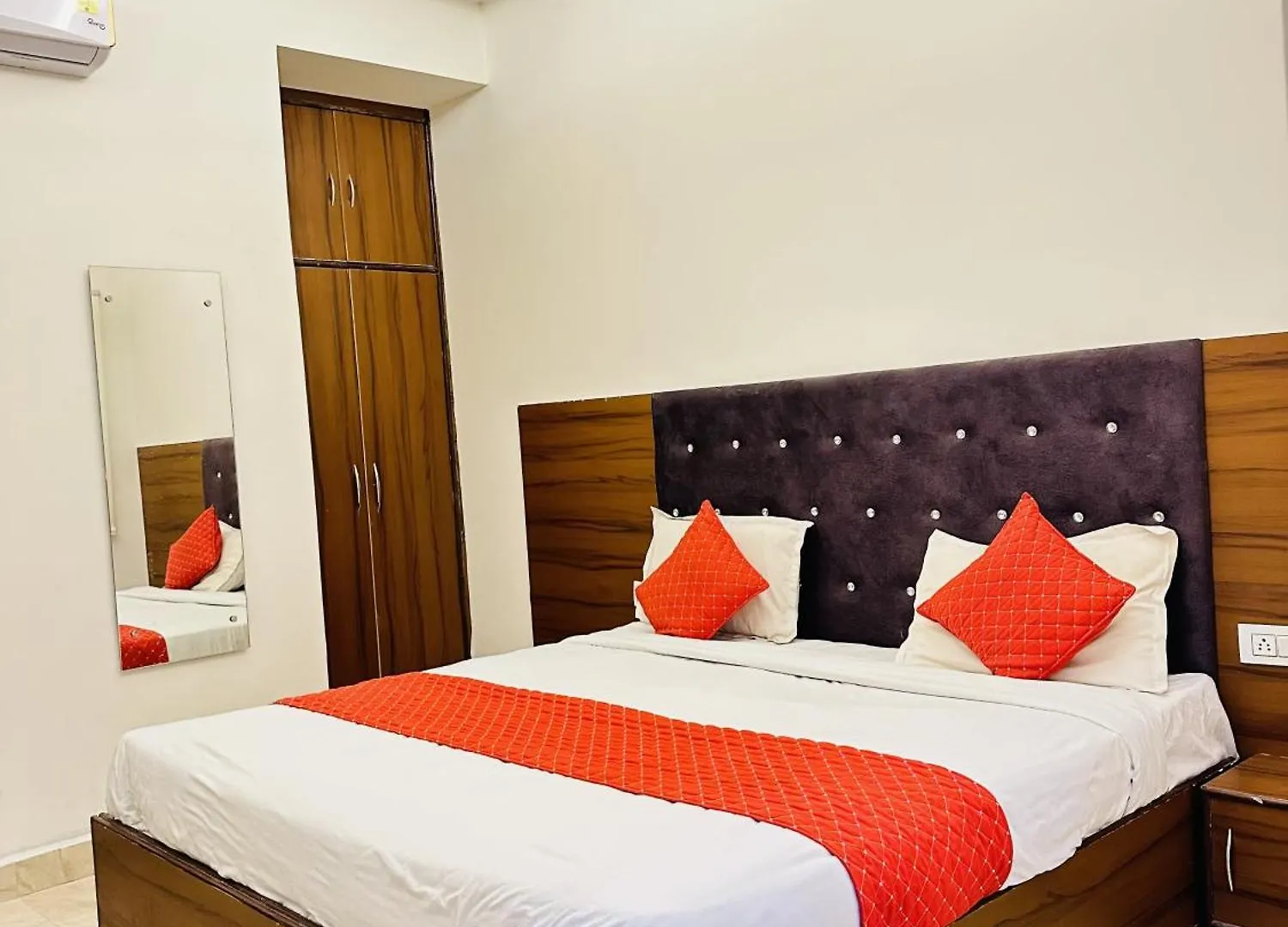 ****  Hotel White Town - Agra Agra  India